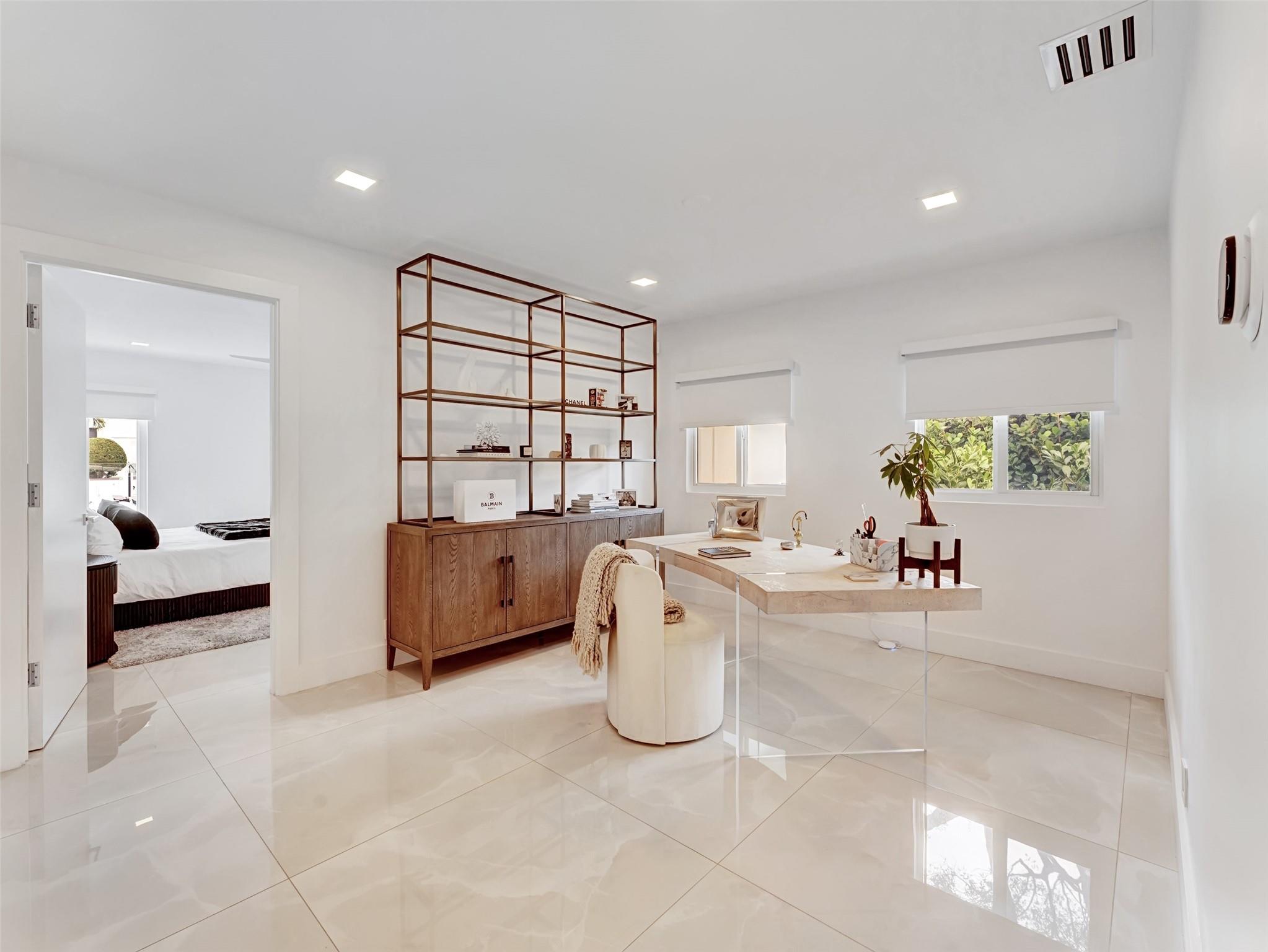 LAKE ROGERS - Residential