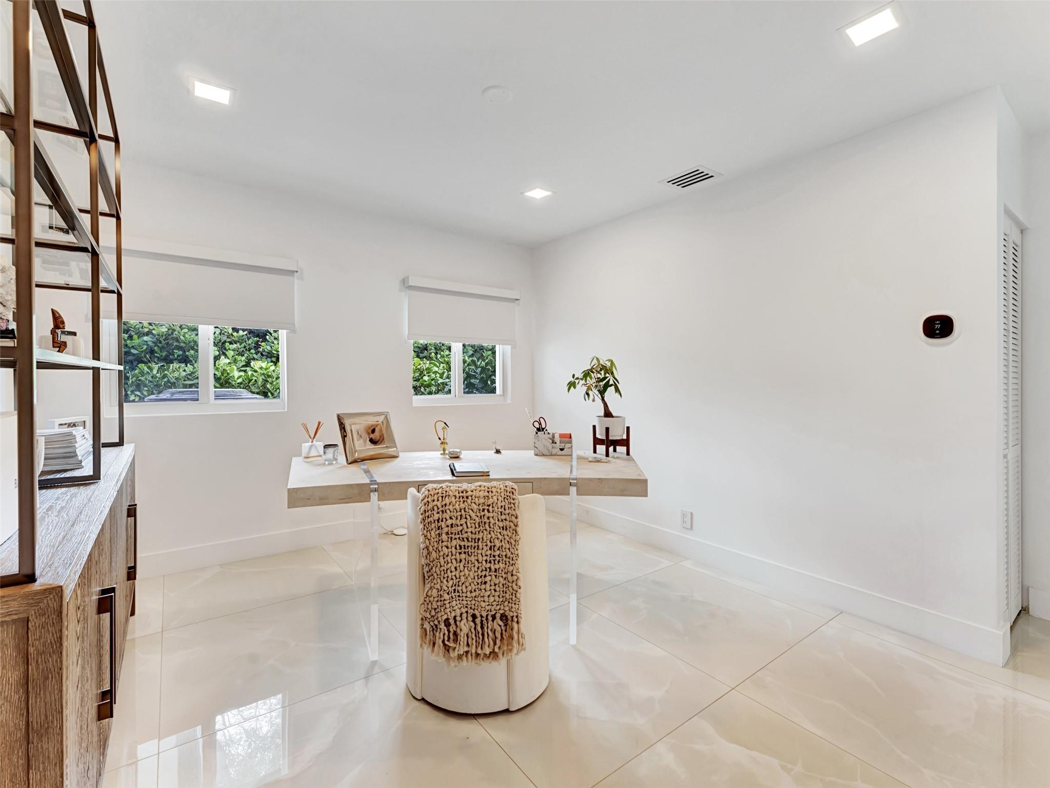 LAKE ROGERS - Residential