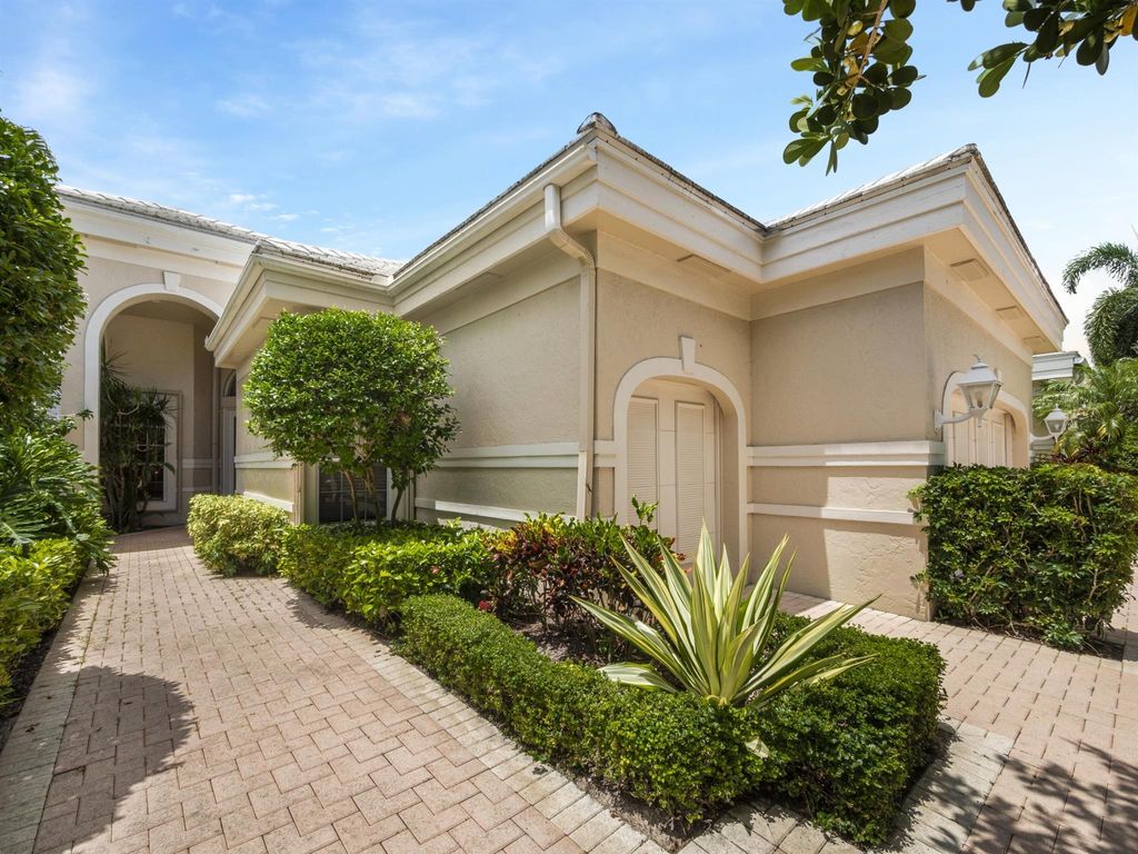Photo of 107 Emerald Key Lane, Palm Beach Gardens, FL 33418 (MLS # R10946953)
