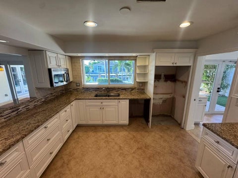 Tiny photo for 330 SE 10TH Street, Pompano Beach, FL 33060 (MLS # B26087738)