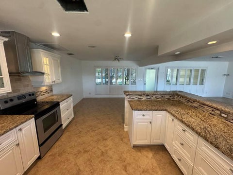 Tiny photo for 330 SE 10TH Street, Pompano Beach, FL 33060 (MLS # B26087738)