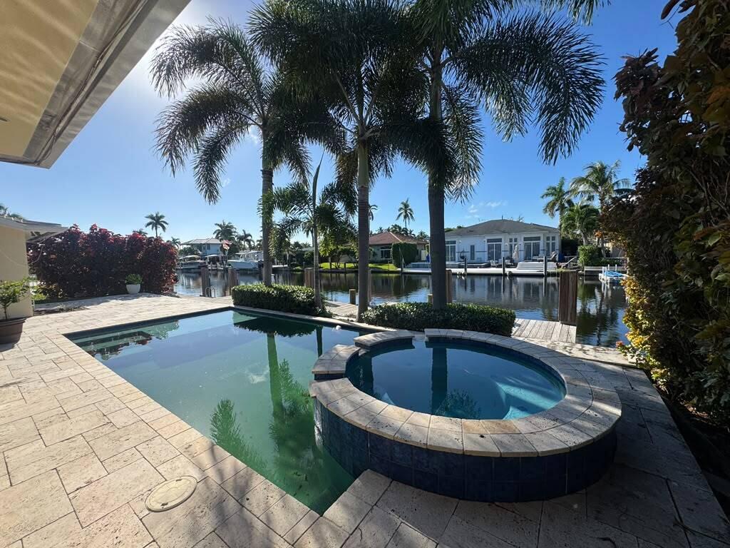 330 SE 10TH Street
