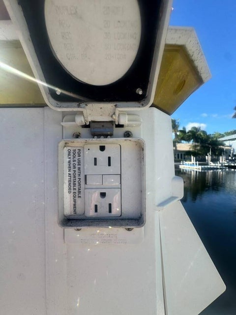 Tiny photo for 330 SE 10TH Street, Pompano Beach, FL 33060 (MLS # B26087738)