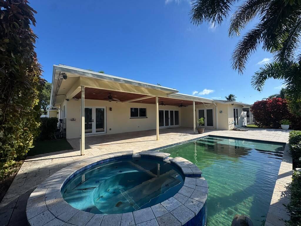 330 SE 10TH Street