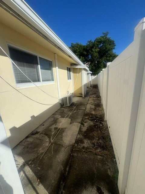 Tiny photo for 330 SE 10TH Street, Pompano Beach, FL 33060 (MLS # B26087738)
