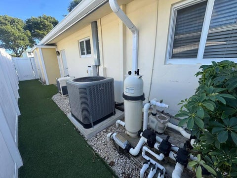 Tiny photo for 330 SE 10TH Street, Pompano Beach, FL 33060 (MLS # B26087738)