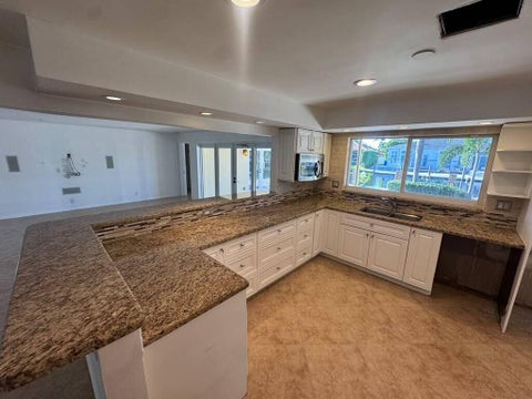 Tiny photo for 330 SE 10TH Street, Pompano Beach, FL 33060 (MLS # B26087738)
