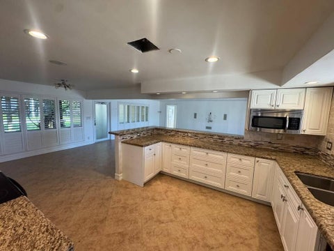 Tiny photo for 330 SE 10TH Street, Pompano Beach, FL 33060 (MLS # B26087738)