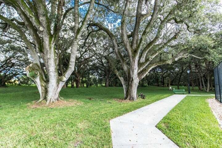 GARDEN OAKS - Residential