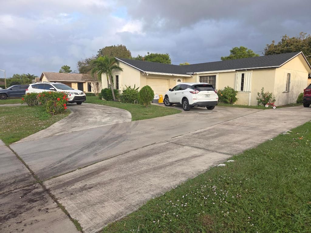 Photo of 1474 N Mangonia Circle, West Palm Beach, FL 33401 (MLS # R11148094)