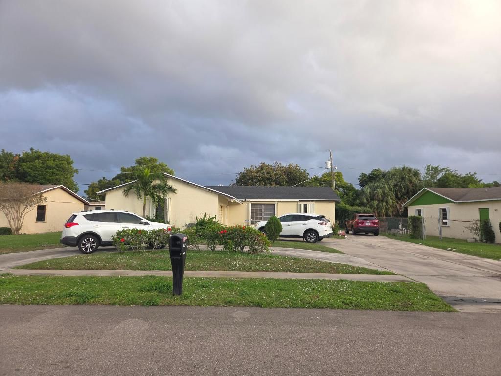Photo of 1474 N Mangonia Circle, West Palm Beach, FL 33401 (MLS # R11148094)