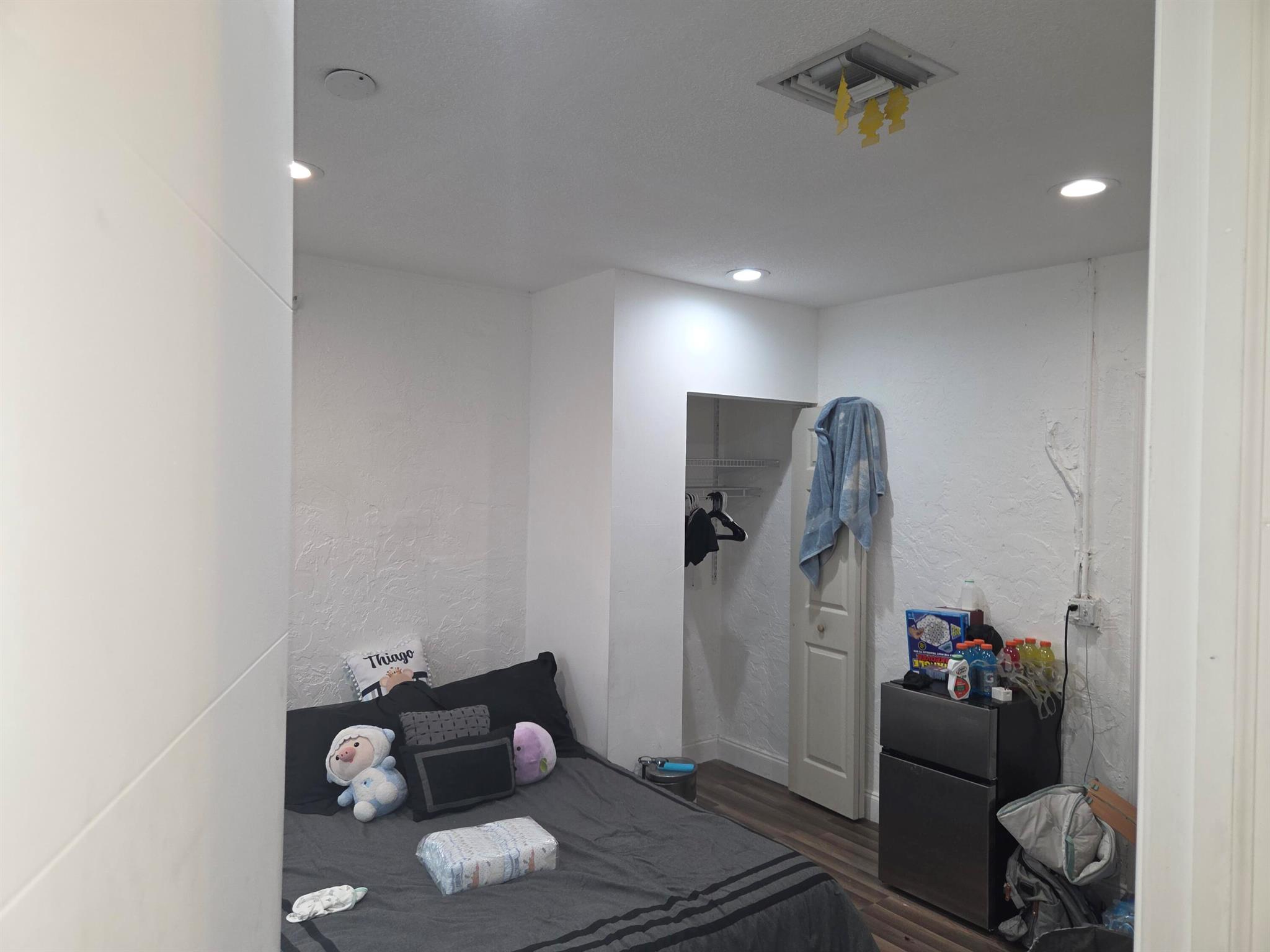 ROOSEVELT ESTATES - Residential Lease