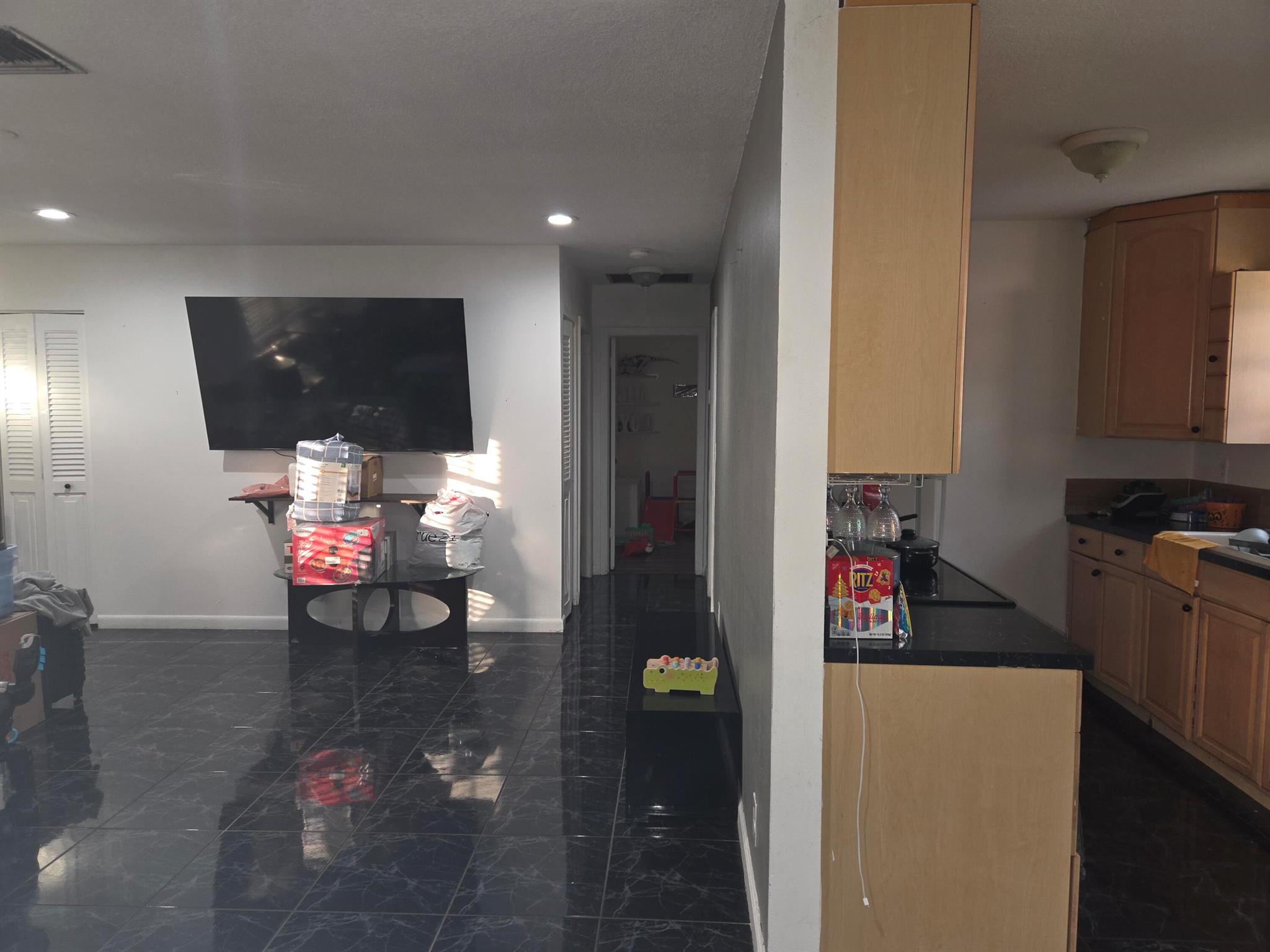 ROOSEVELT ESTATES - Residential Lease