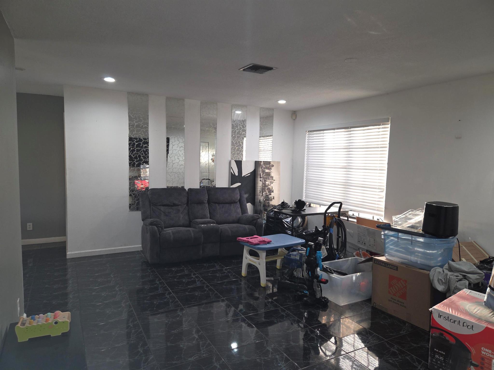 ROOSEVELT ESTATES - Residential Lease