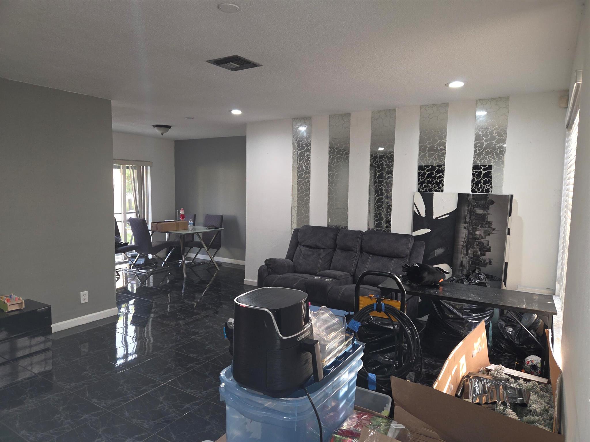 ROOSEVELT ESTATES - Residential Lease