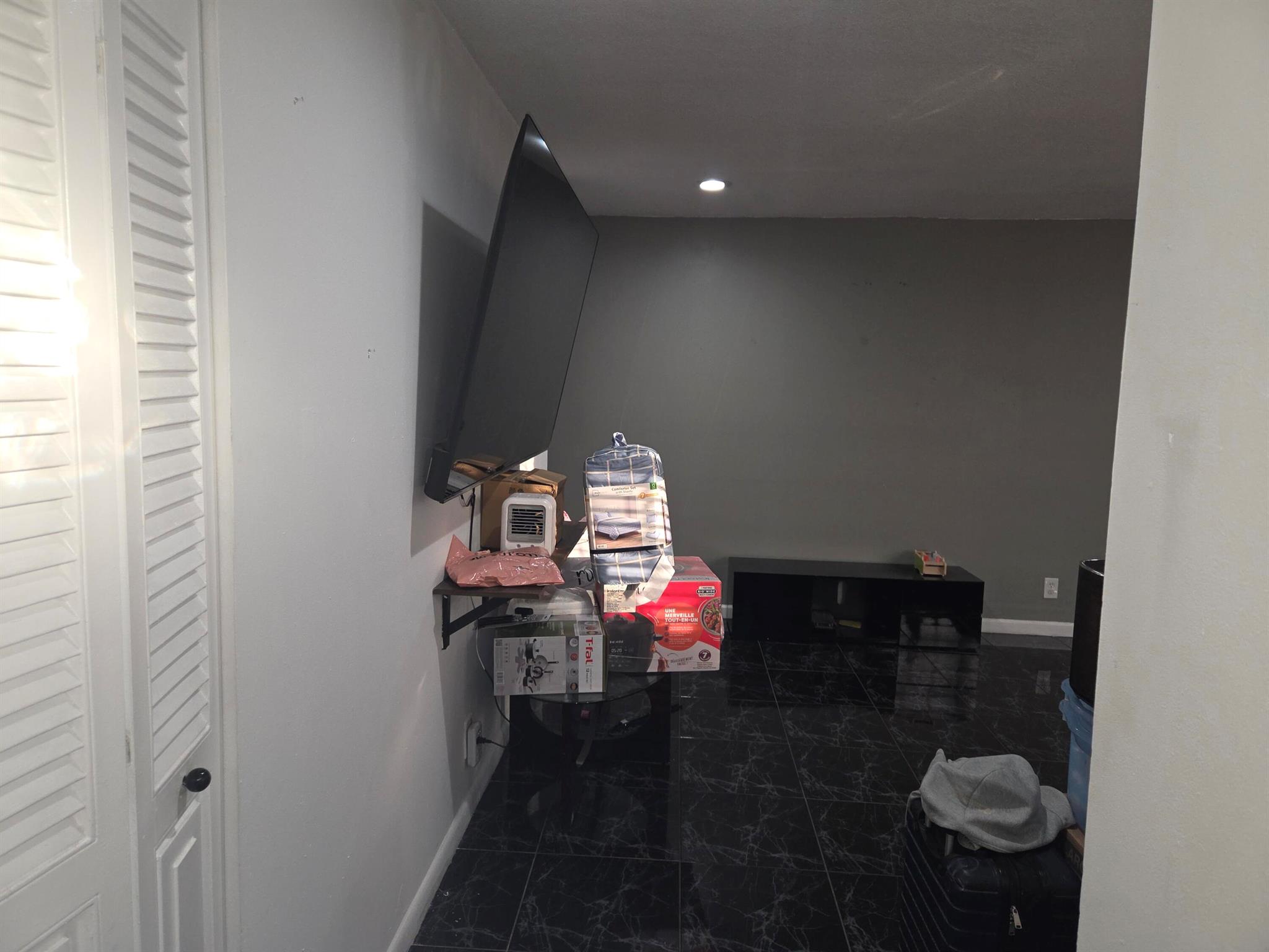 ROOSEVELT ESTATES - Residential Lease