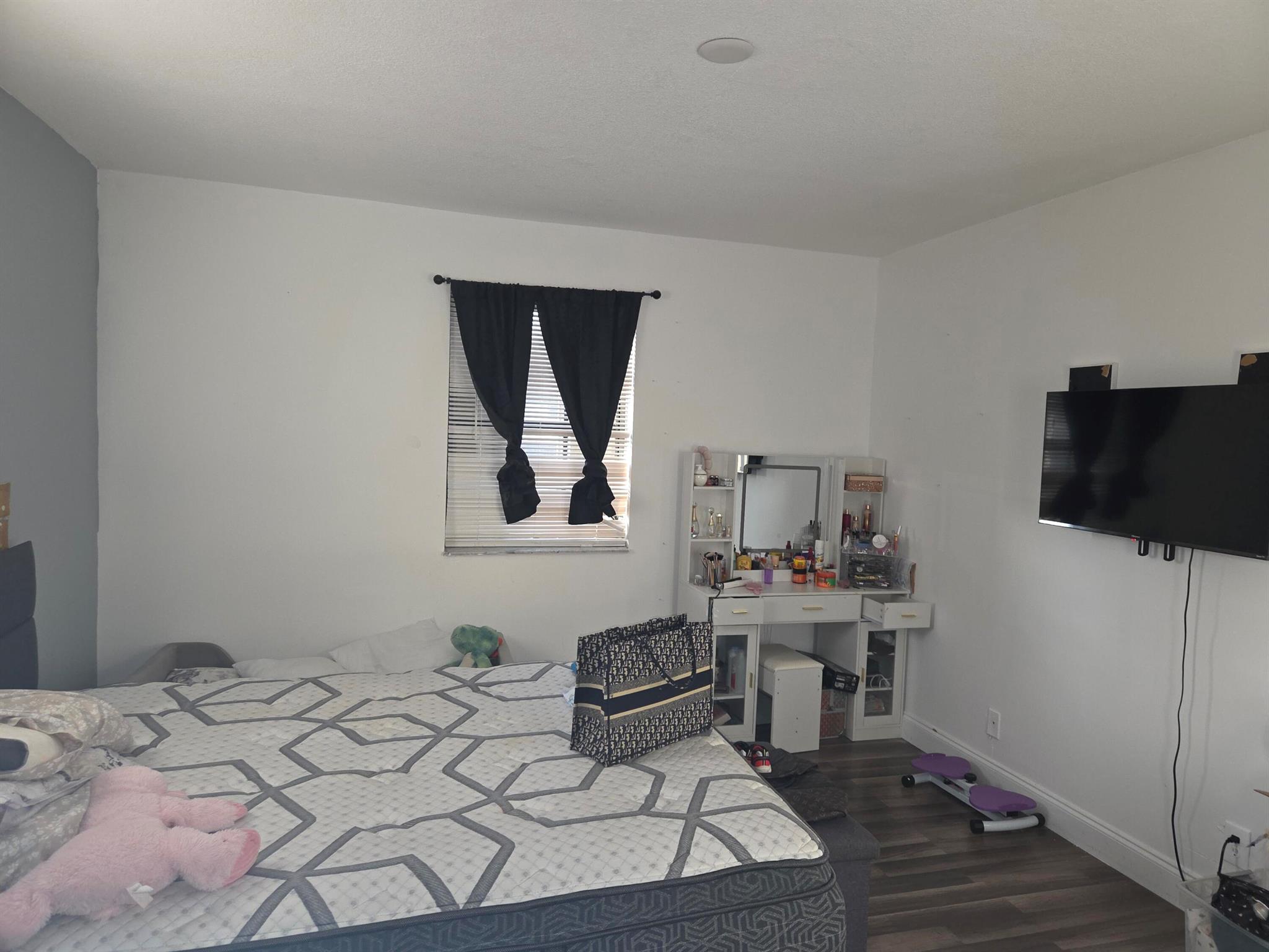 ROOSEVELT ESTATES - Residential Lease