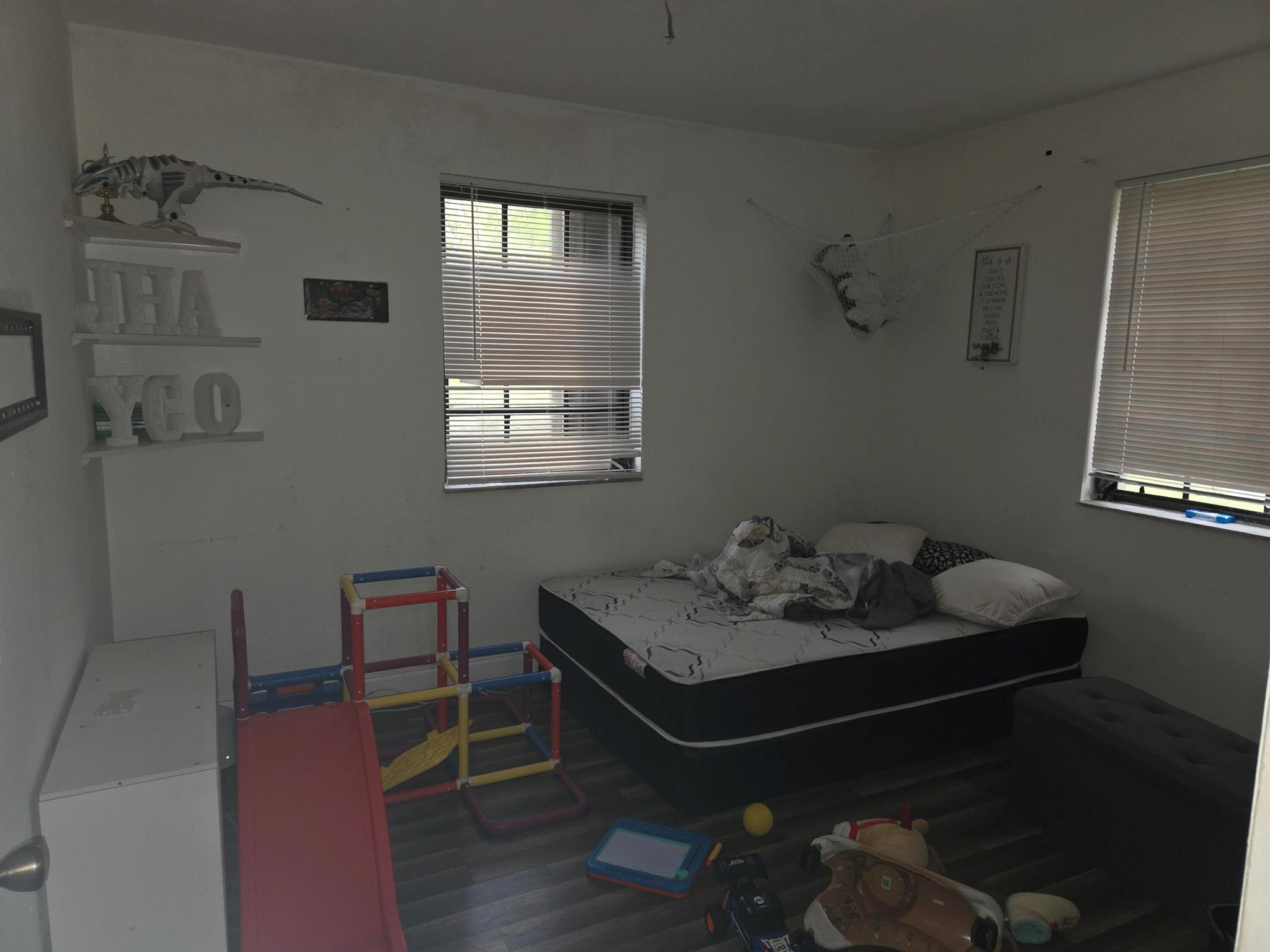 ROOSEVELT ESTATES - Residential Lease