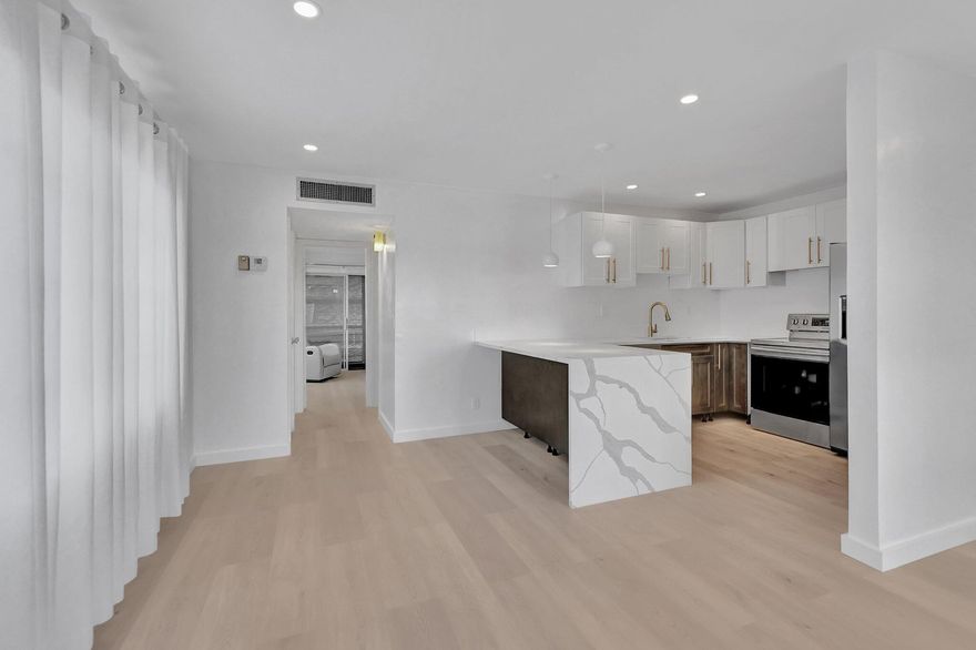 Find your own paradise in this new renovated apartment. The perfect place for you to relax ! Open kitchen with quartz countertop, new appliances and more.... The lift is available few steps away !