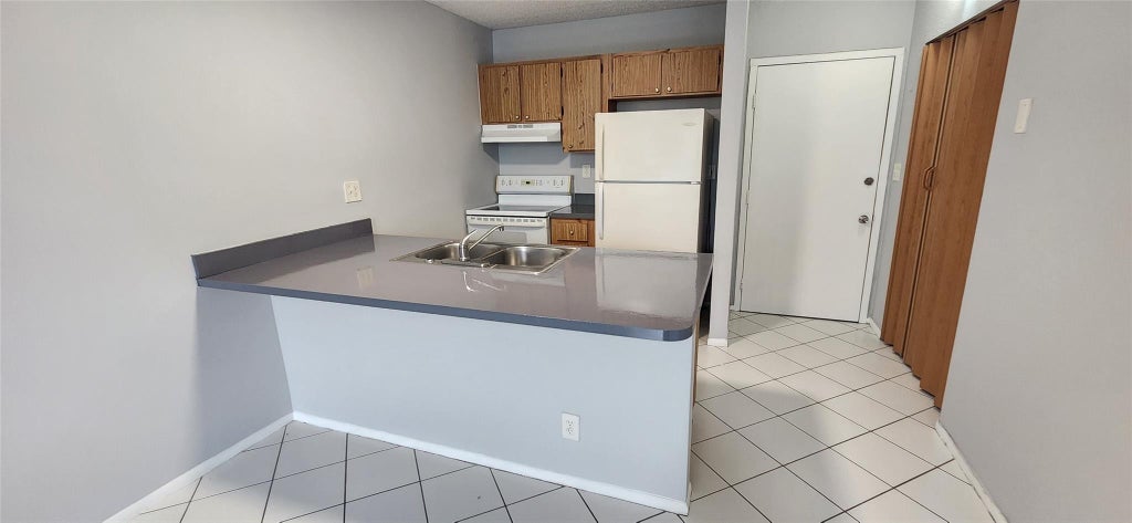 Photo of 2501 RIVERSIDE Drive #513-A, Coral Springs, FL 33065 (MLS # B26091322)
