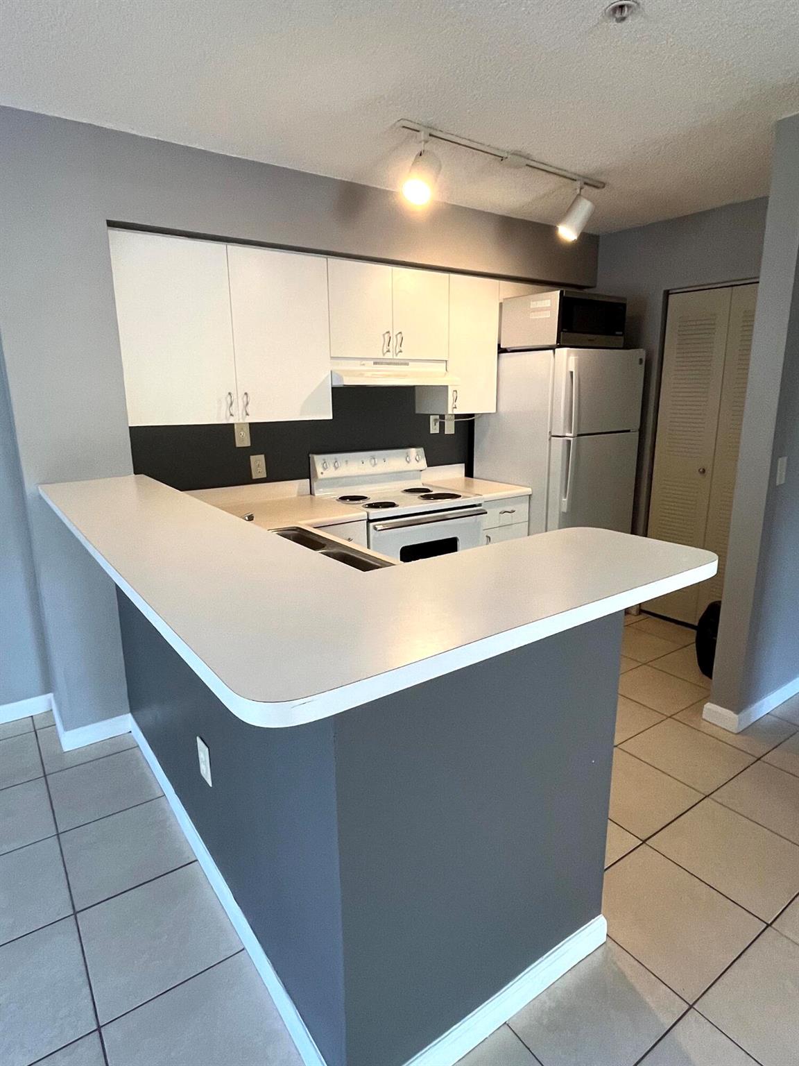 ST ANDREWS AT BOYNTON BEA - Residential Lease