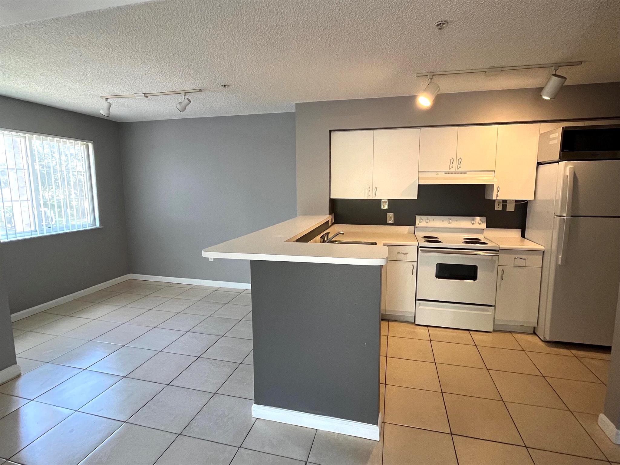 ST ANDREWS AT BOYNTON BEA - Residential Lease