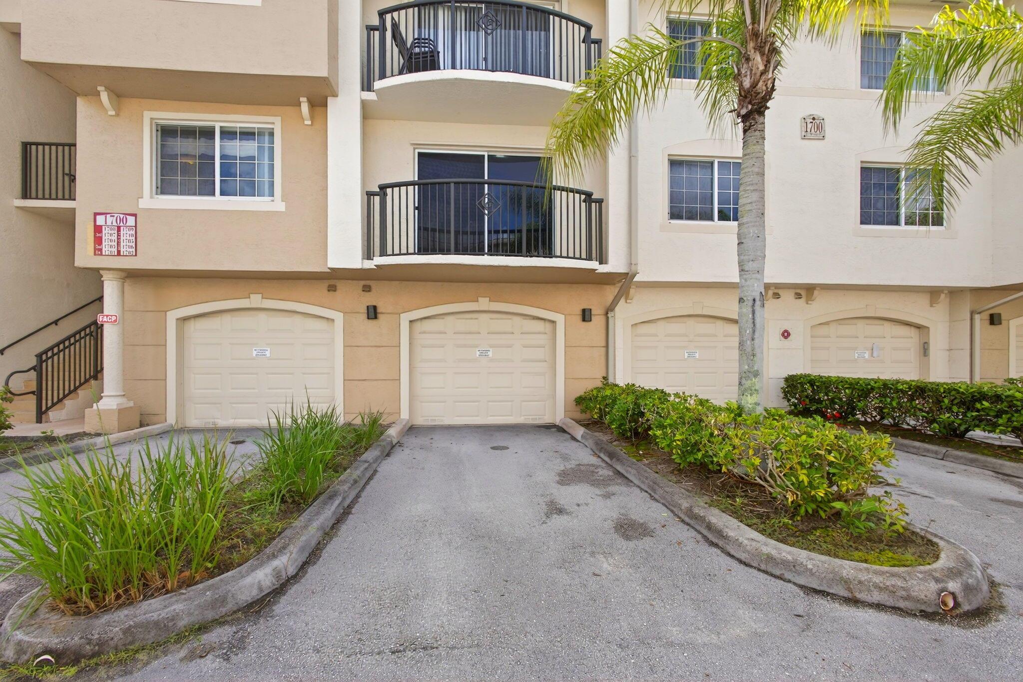 1700 Crestwood Court S 1706, Royal Palm Beach, FL, 33411/$299,900 1 1700 Crestwood Court S 1706