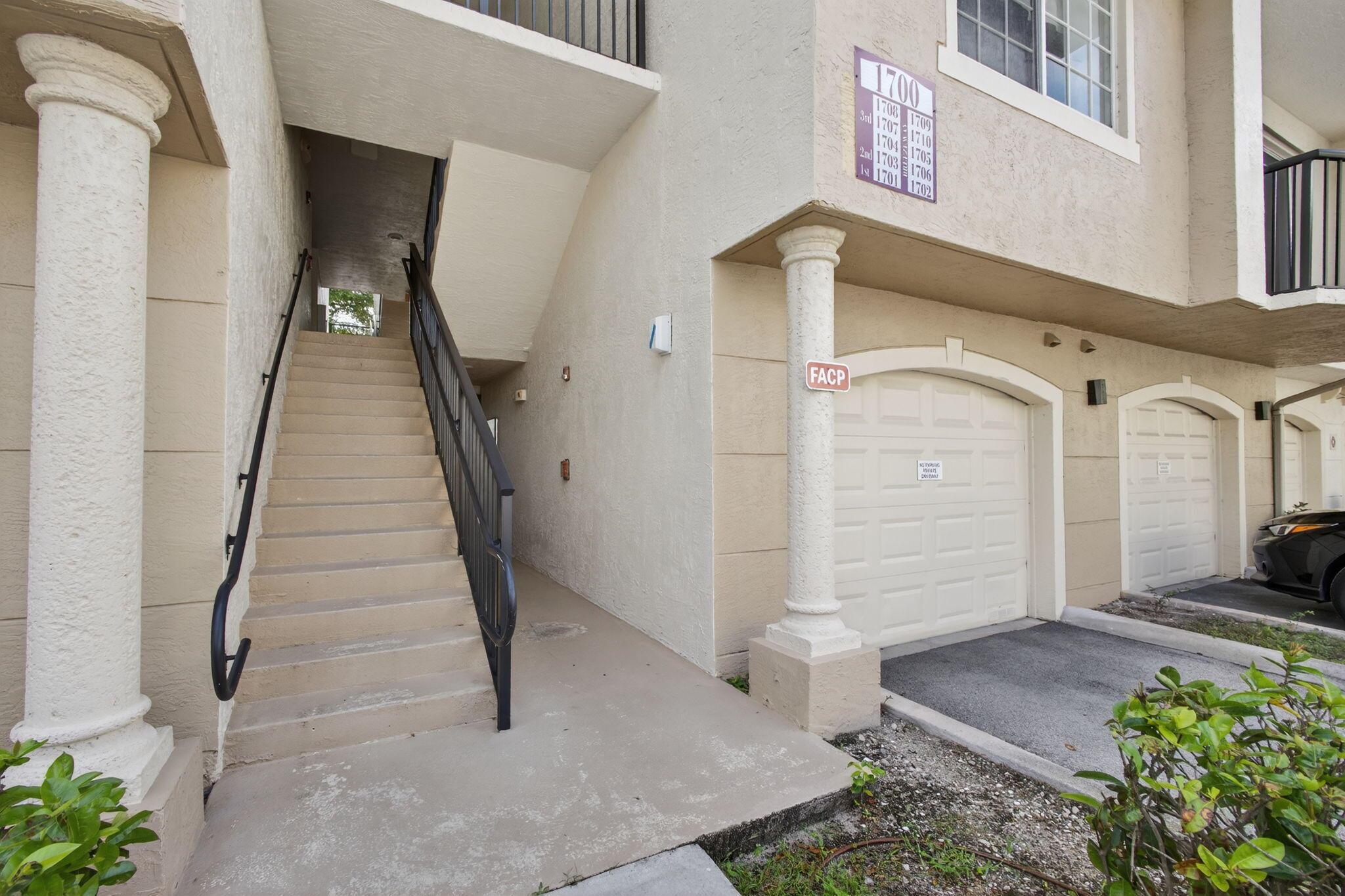 1700 Crestwood Court S 1706, Royal Palm Beach, FL, 33411/$299,900 2 1700 Crestwood Court S 1706