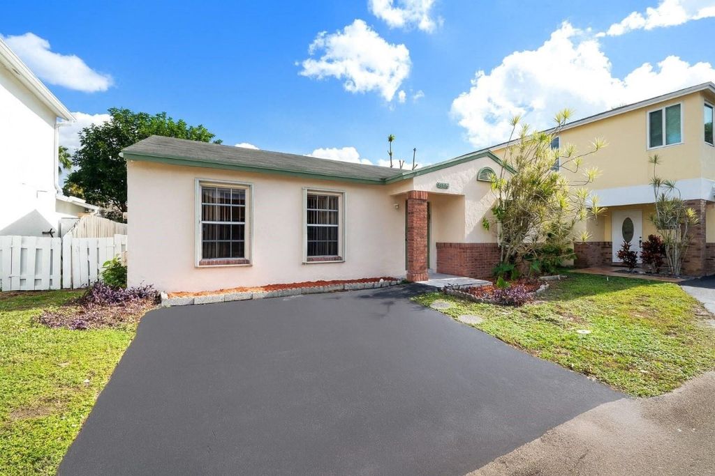 Photo of 14106 Langley Place, Davie, FL 33325 (MLS # F10540279)