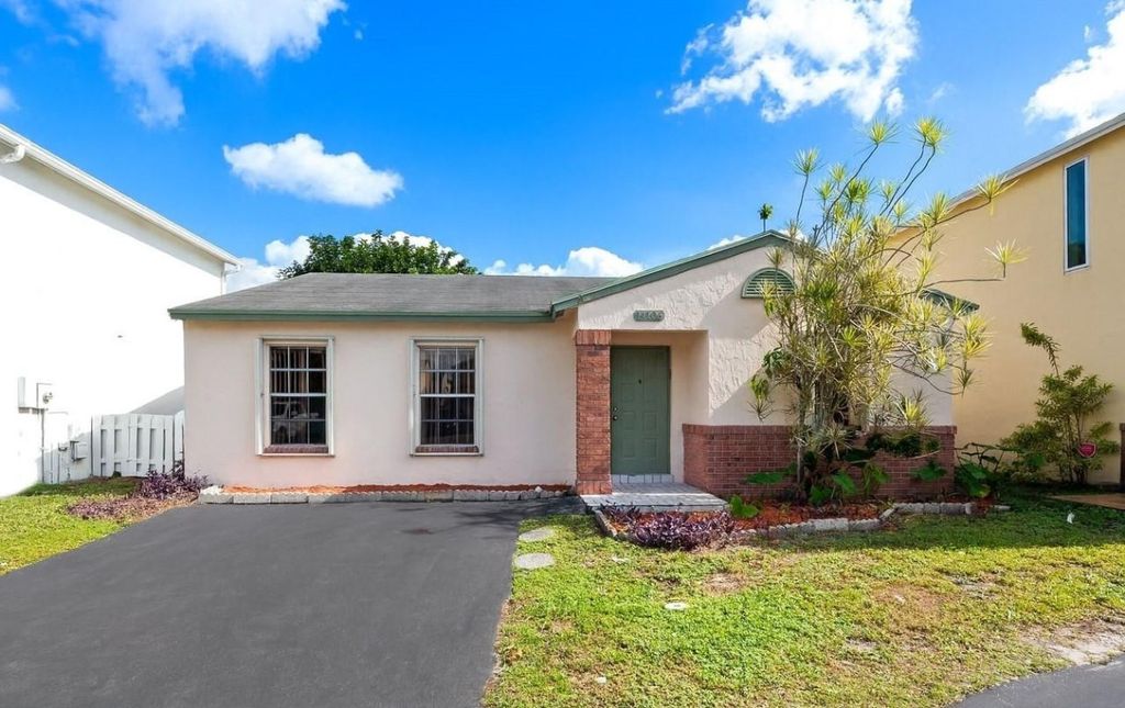 Photo of 14106 Langley Place, Davie, FL 33325 (MLS # F10540279)