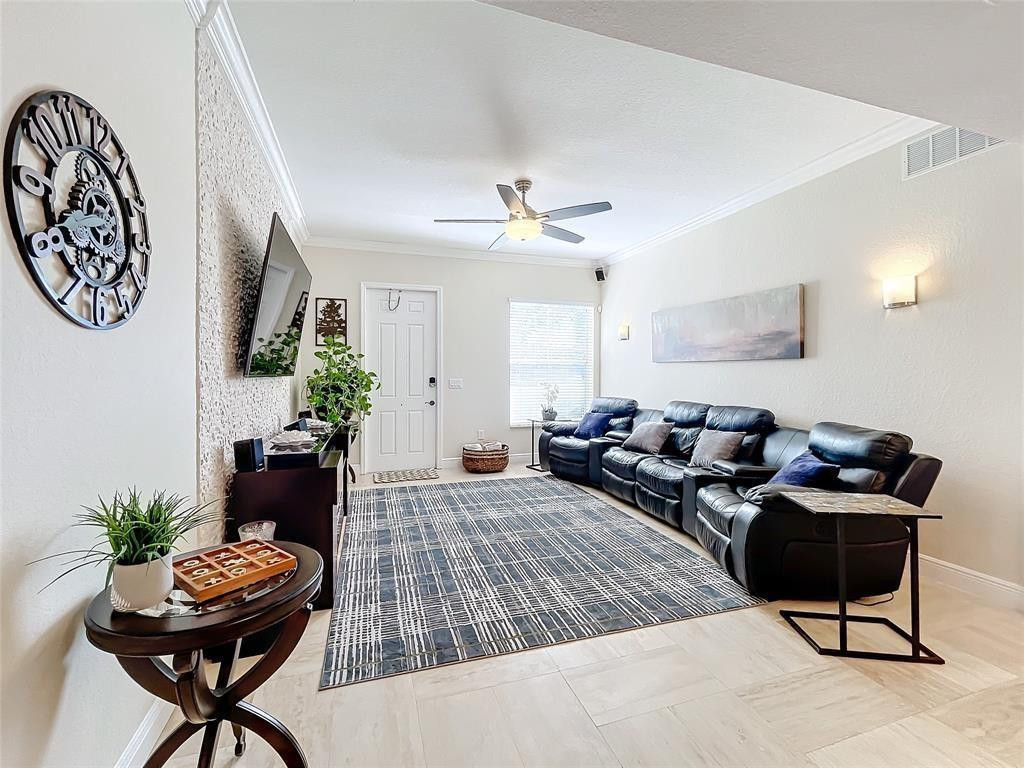 PALOMA LAKES CONDOMINIUM NO 1 - Residential Lease