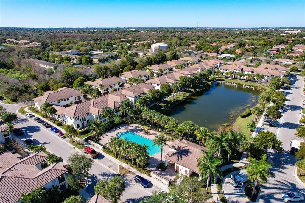 PALOMA LAKES CONDOMINIUM NO 1 - Residential Lease