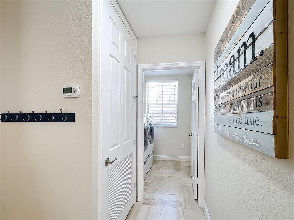 PALOMA LAKES CONDOMINIUM NO 1 - Residential Lease