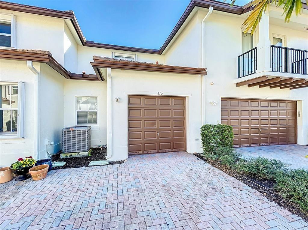 PALOMA LAKES CONDOMINIUM NO 1 - Residential Lease