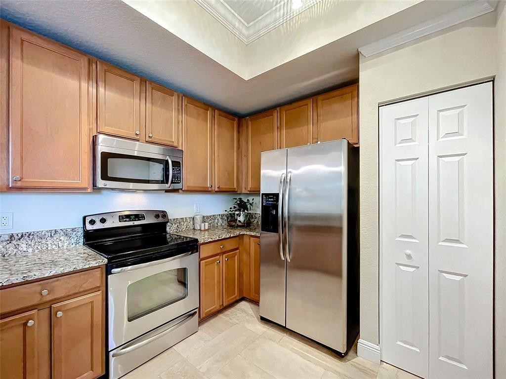 PALOMA LAKES CONDOMINIUM NO 1 - Residential Lease