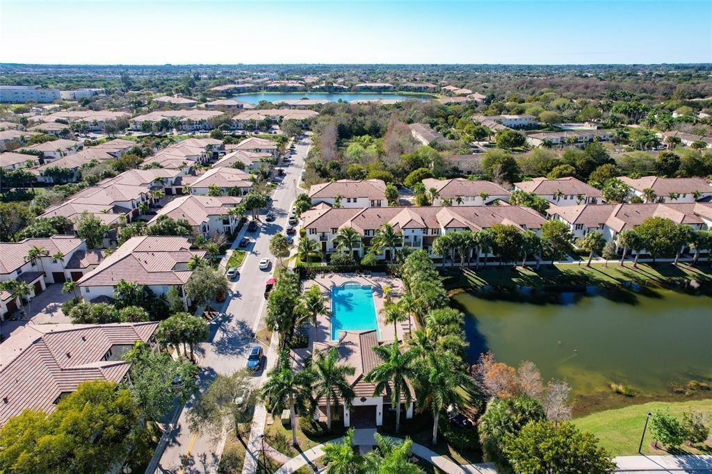 PALOMA LAKES CONDOMINIUM NO 1 - Residential Lease