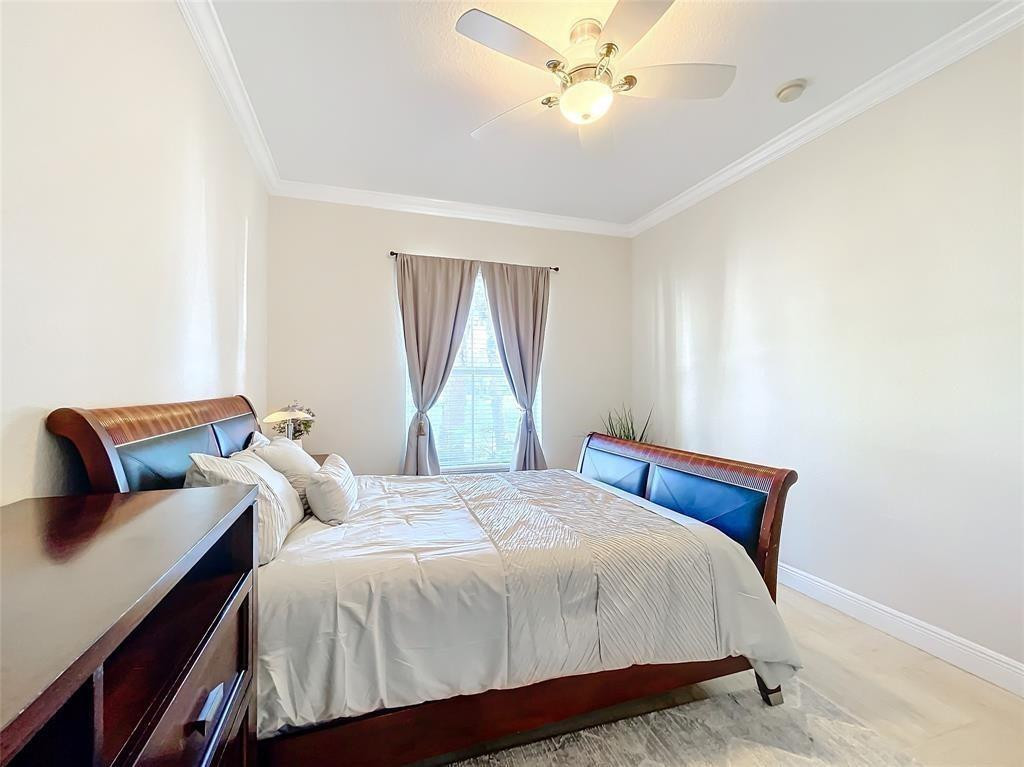 PALOMA LAKES CONDOMINIUM NO 1 - Residential Lease