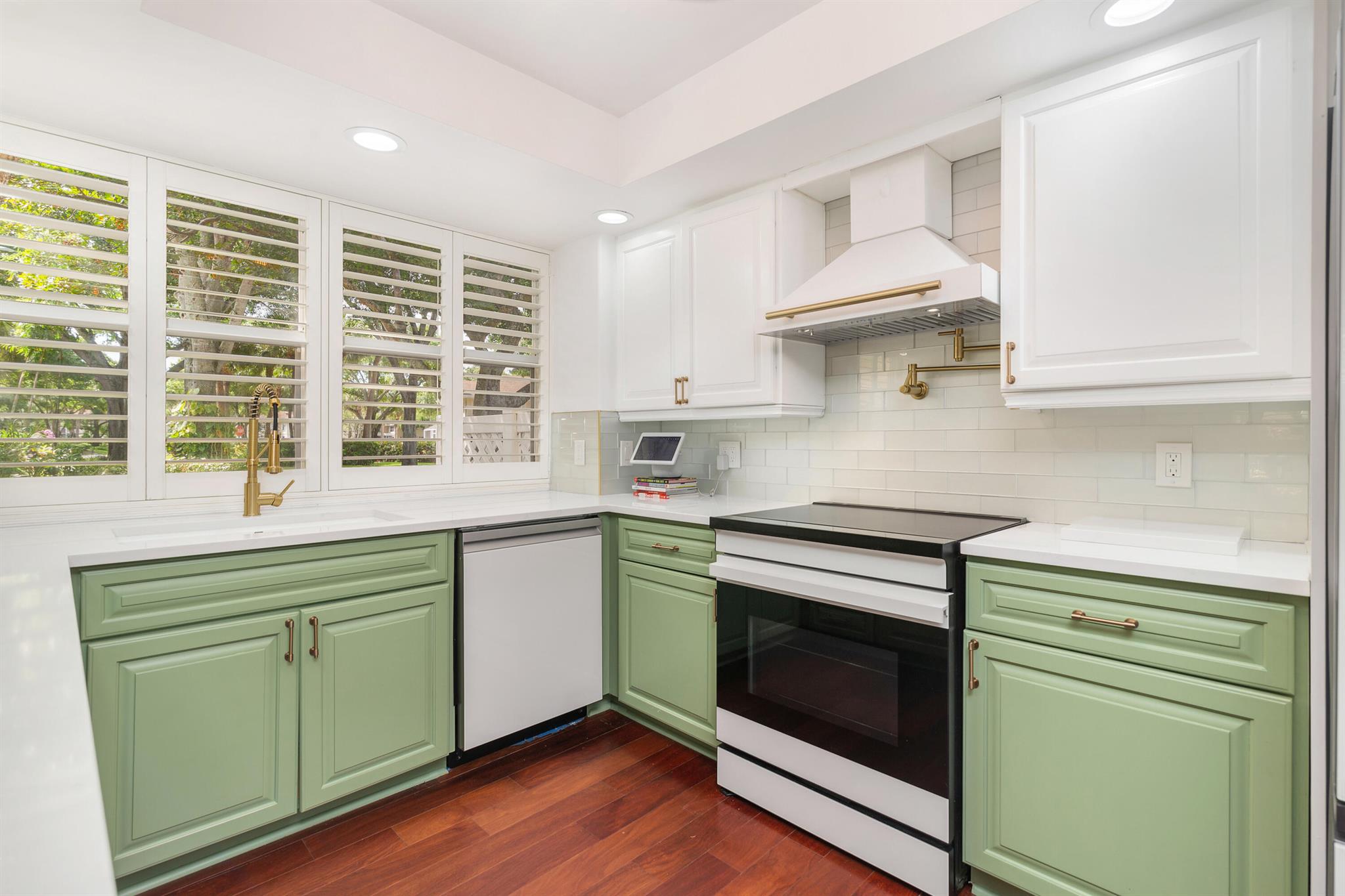 WELLESLEY AT LAKE CLARKE - Residential