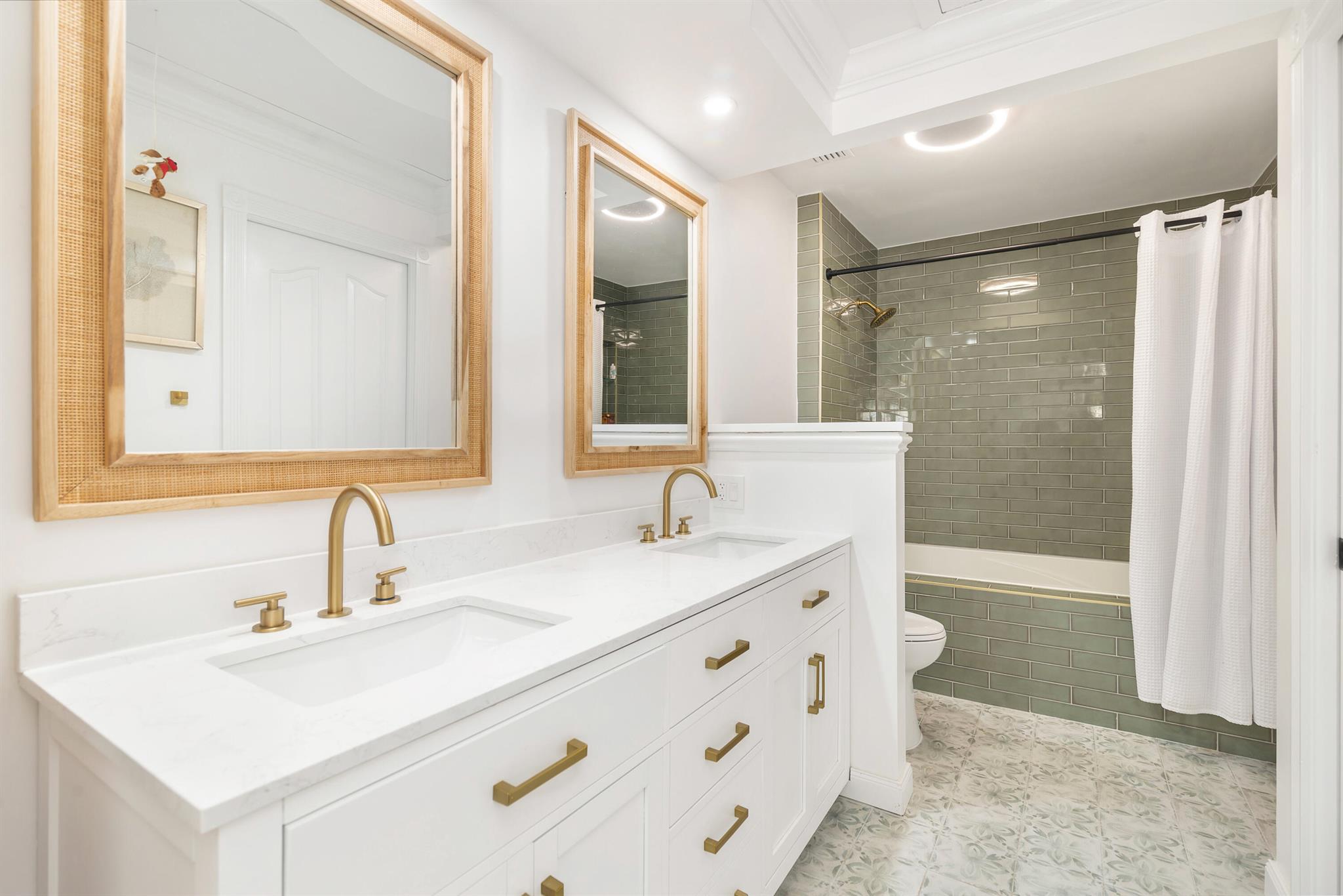 WELLESLEY AT LAKE CLARKE - Residential