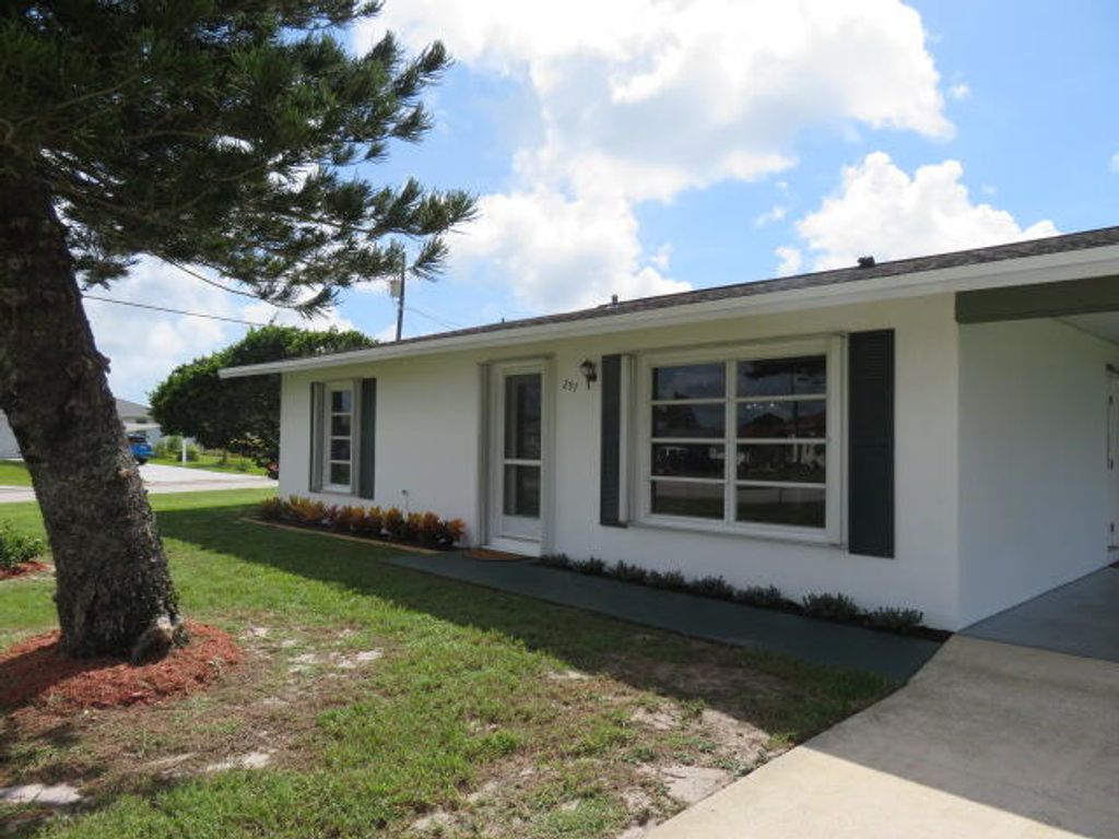 Photo of 297 NW Dorchester Street, Port Saint Lucie, FL 34983 (MLS # R10951012)