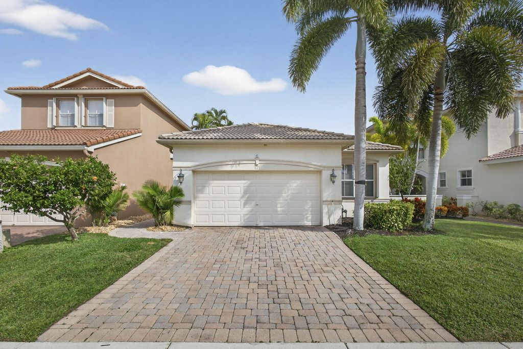 Photo of 171 Isle Verde Way, Palm Beach Gardens, FL 33418 (MLS # B26024843)