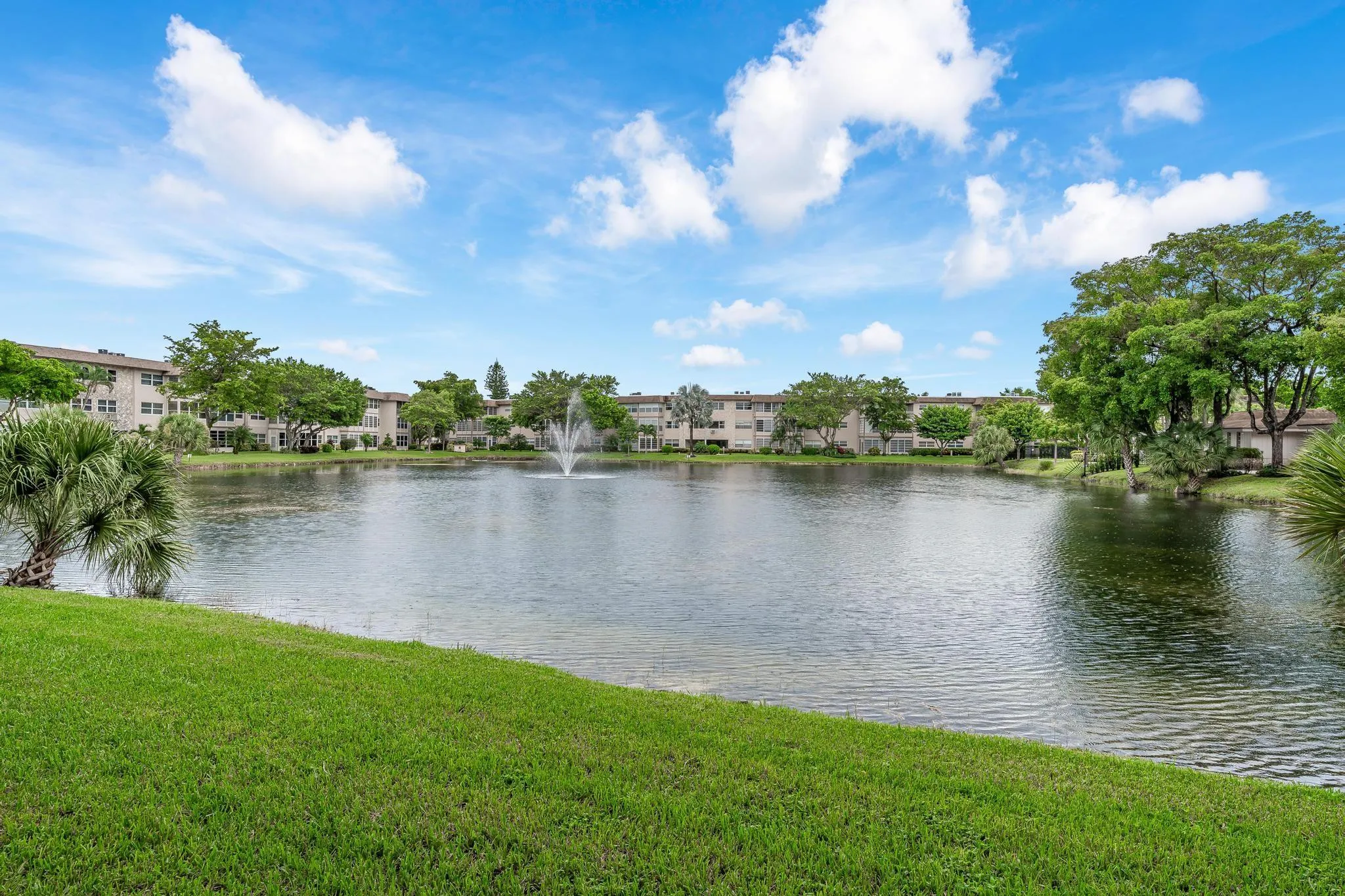 5000 NW 36th St Unit 607  