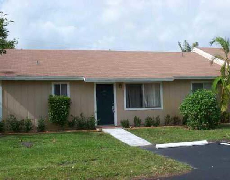 Great for investors.
Tenant occupied 24 hours notice require to show.
Ready to show after July 5th.

Property is in excellent condition.
Great Villa, Located in a very desirable area for investors 
3/2 vaulted ceilings, split bedrooms , community pool