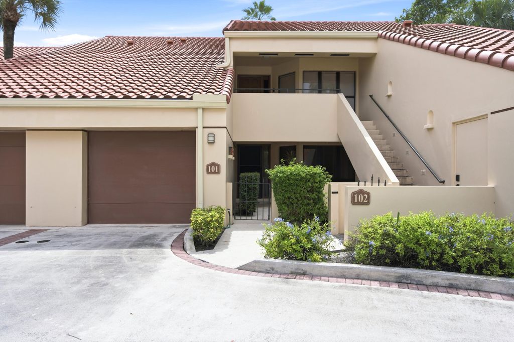 Photo of 101 Waterview Drive, Palm Beach Gardens, FL 33418 (MLS # B26046473)