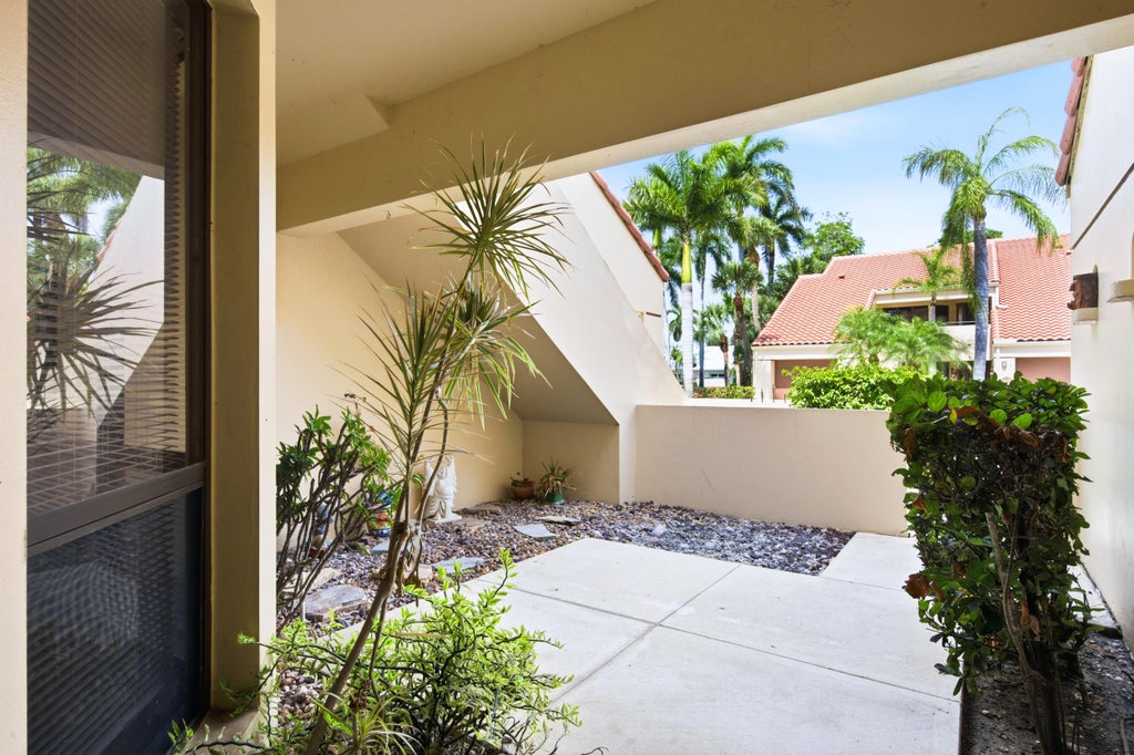 Photo of 101 Waterview Drive, Palm Beach Gardens, FL 33418 (MLS # B26046473)