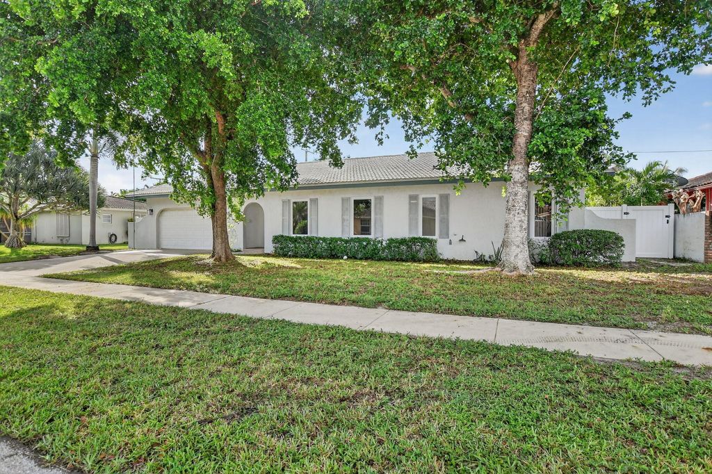 Photo of 1544 NW 9th Street, Boca Raton, FL 33486 (MLS # R11126860)