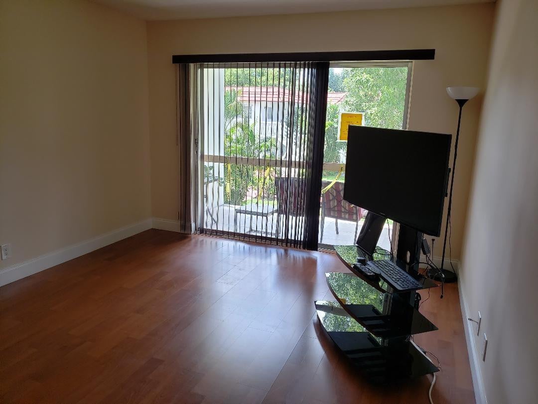 899 SE 2nd Avenue 218