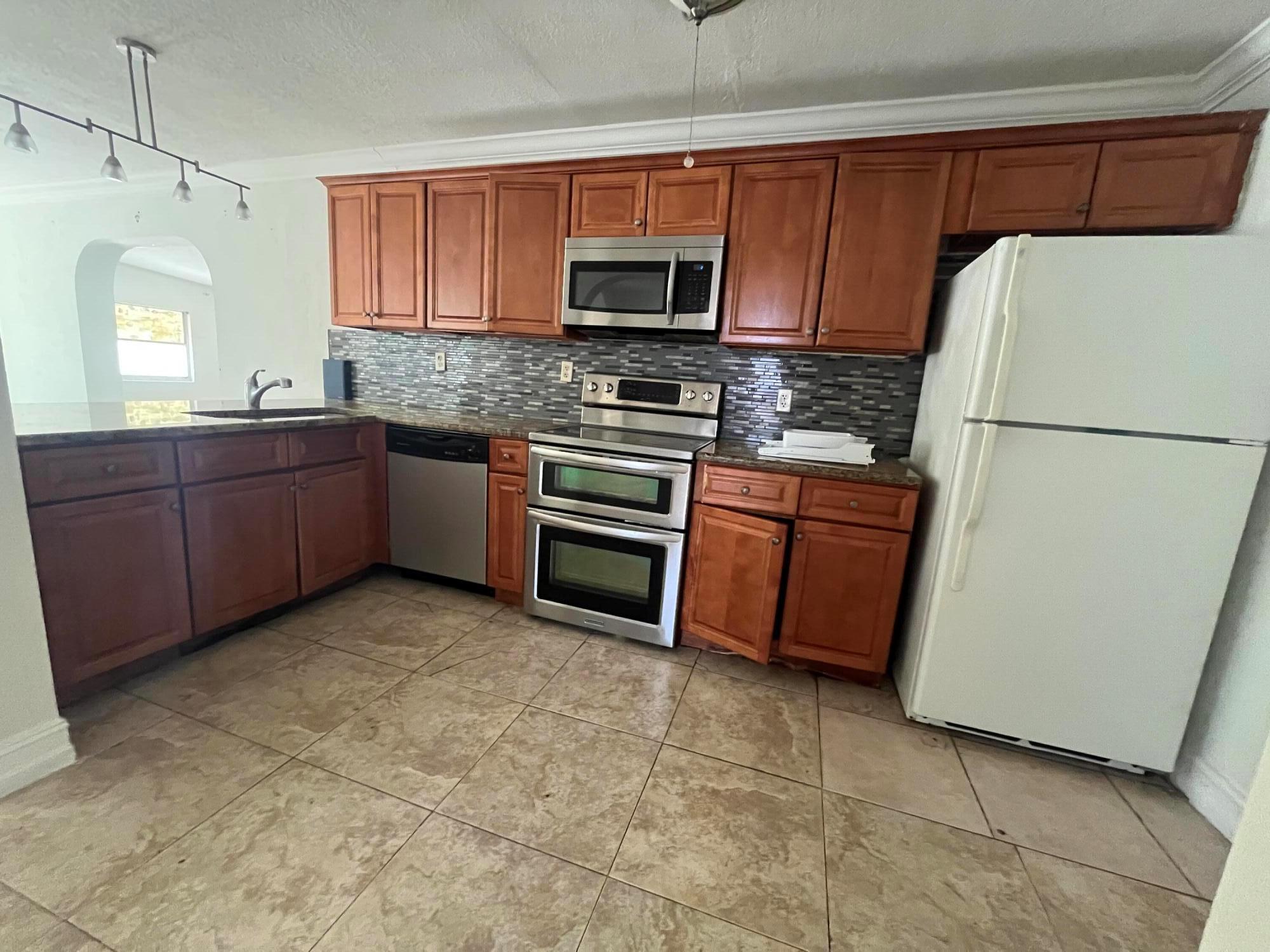 711 Fernwood Drive