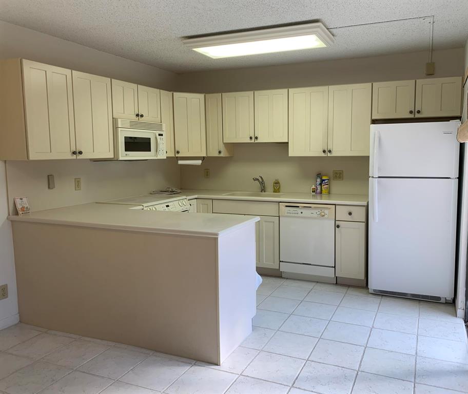 SPANISH WELLS CONDO II - Residential