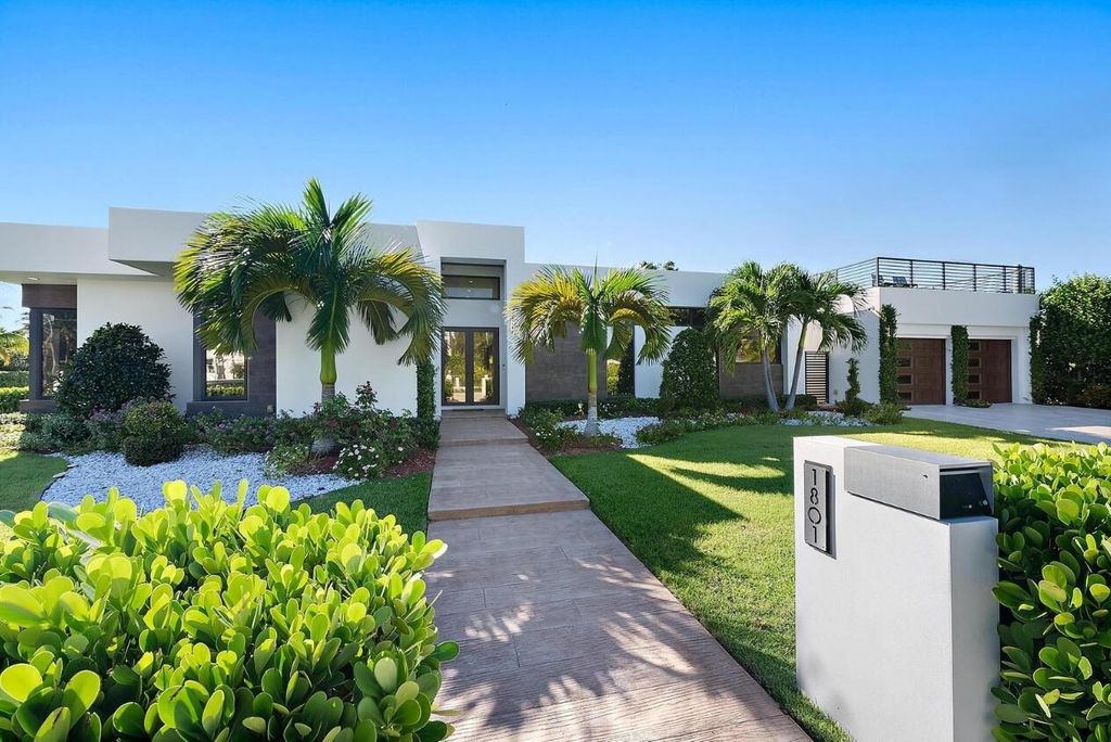 Photo of 1801 N Lakeside Drive, Lake Worth Beach, FL 33460 (MLS # R11132414)
